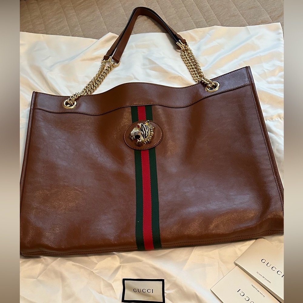authentic gucci wallet practically new. I am selling it because I don't use it.